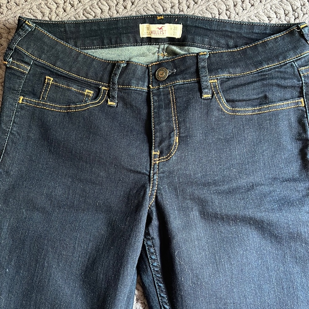 LIKE NEW hollister jeans never worn!!!
